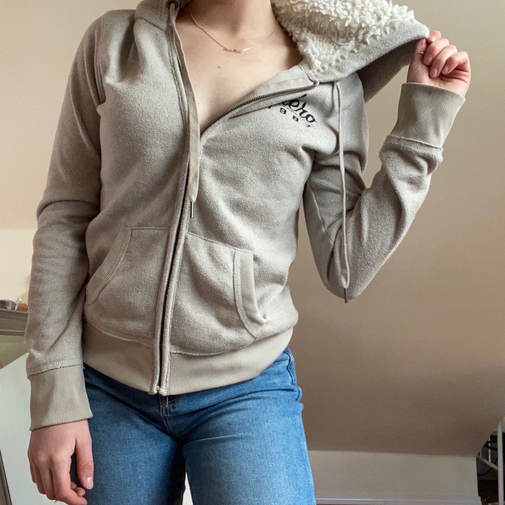 Fuzzy hood Aeropostale zip up